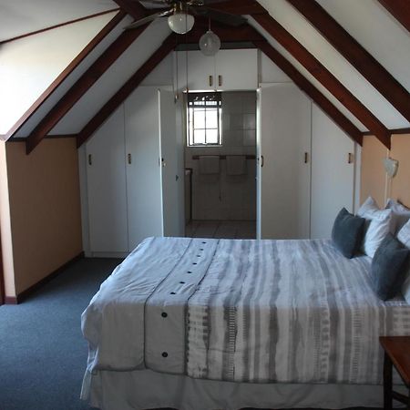 Whalers Guest House Hermanus Bagian luar foto