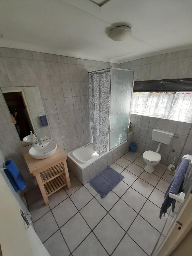 Whalers Guest House Hermanus Bagian luar foto